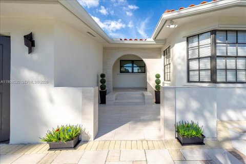 Снять в аренду виллу или дом в Саут-Майами, Флорида 5 спален, 343.37м2, № 2019806 - фото 5