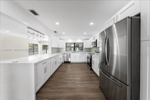 Снять в аренду виллу или дом в Саут-Майами, Флорида 5 спален, 343.37м2, № 2019806 - фото 16