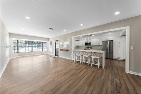 Снять в аренду виллу или дом в Саут-Майами, Флорида 5 спален, 343.37м2, № 2019806 - фото 12