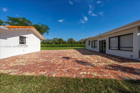 Снять в аренду виллу или дом в Саут-Майами, Флорида 5 спален, 343.37м2, № 2019806 - фото 9