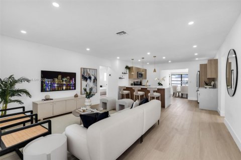 House in Fort Lauderdale, Florida 4 bedrooms, 142.51 sq.m. № 1953643 - photo 2