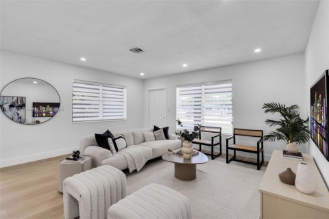 House in Fort Lauderdale, Florida 4 bedrooms, 142.51 sq.m. № 1953643 - photo 1