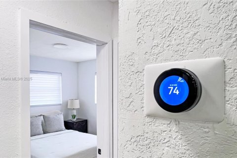 House in Fort Lauderdale, Florida 4 bedrooms, 142.51 sq.m. № 1953643 - photo 17