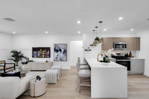 House in Fort Lauderdale, Florida 4 bedrooms, 142.51 sq.m. № 1953643 - photo 5