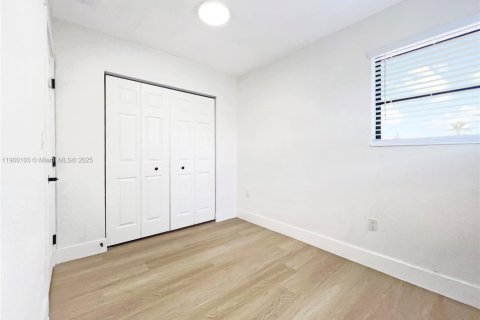 House in Fort Lauderdale, Florida 4 bedrooms, 142.51 sq.m. № 1953643 - photo 29