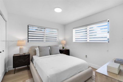 House in Fort Lauderdale, Florida 4 bedrooms, 142.51 sq.m. № 1953643 - photo 26