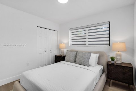 House in Fort Lauderdale, Florida 4 bedrooms, 142.51 sq.m. № 1953643 - photo 27