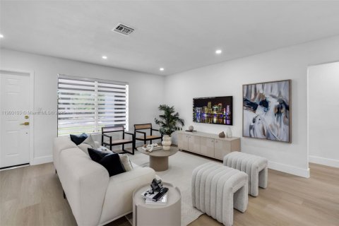 House in Fort Lauderdale, Florida 4 bedrooms, 142.51 sq.m. № 1953643 - photo 4