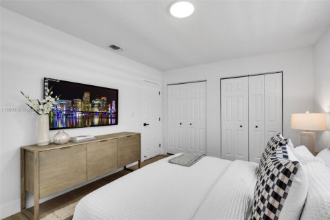 House in Fort Lauderdale, Florida 4 bedrooms, 142.51 sq.m. № 1953643 - photo 19