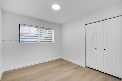 House in Fort Lauderdale, Florida 4 bedrooms, 142.51 sq.m. № 1953643 - photo 24