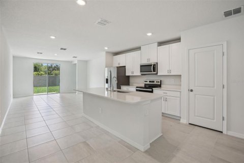 House in Zephyrhills, Florida 3 bedrooms, 140.56 sq.m. № 1651677 - photo 3