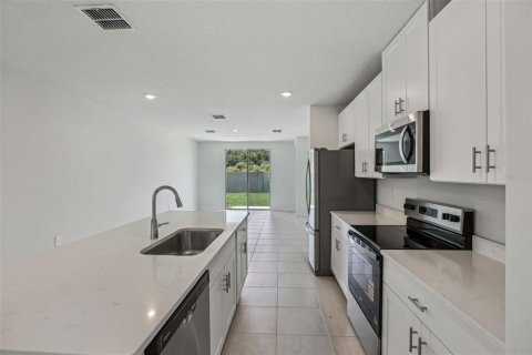 House in Zephyrhills, Florida 3 bedrooms, 140.56 sq.m. № 1651677 - photo 18