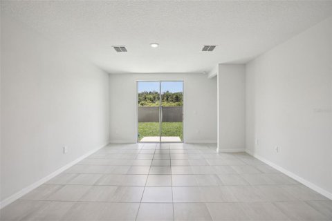House in Zephyrhills, Florida 3 bedrooms, 140.56 sq.m. № 1651677 - photo 4
