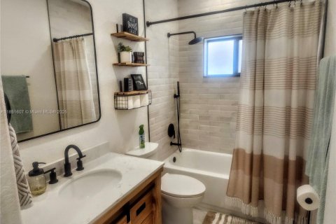 Купить виллу или дом в Майами, Флорида 4 спальни, 124.49м2, № 1858510 - фото 13