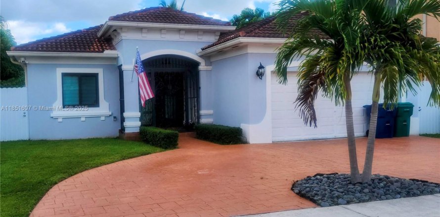Villa ou maison à Miami, Floride 4 chambres, 124.49 m2 № 1858510