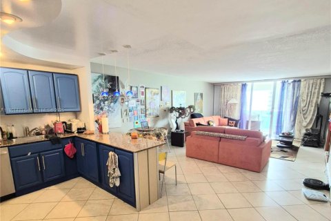 Купить кондоминиум в Холливуд, Флорида 2 спальни, 117.99м2, № 1957897 - фото 8