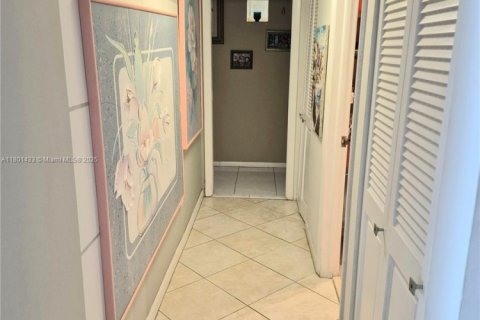 Купить кондоминиум в Холливуд, Флорида 2 спальни, 117.99м2, № 1957897 - фото 14