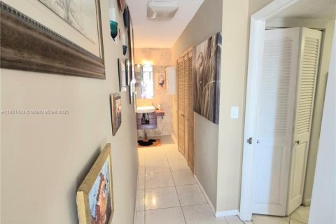 Купить кондоминиум в Холливуд, Флорида 2 спальни, 117.99м2, № 1957897 - фото 21