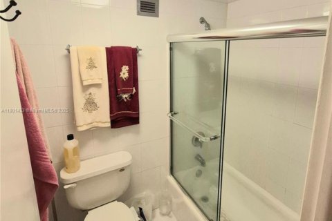 Купить кондоминиум в Холливуд, Флорида 2 спальни, 117.99м2, № 1957897 - фото 24