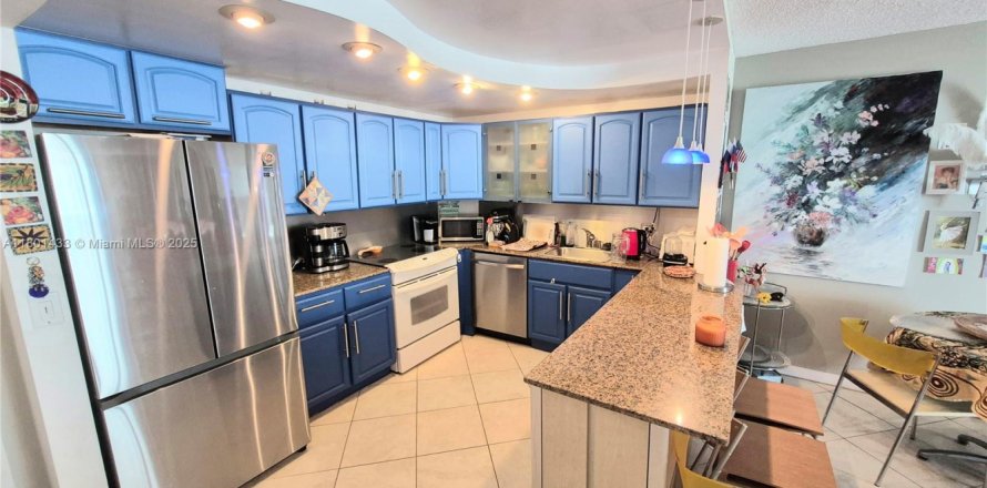 Кондоминиум с 2 спальнями в Холливуд, Флорида № 1957897