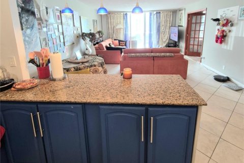 Купить кондоминиум в Холливуд, Флорида 2 спальни, 117.99м2, № 1957897 - фото 9