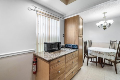 Condo in Delray Beach, Florida, 2 bedrooms  № 2389684 - photo 10