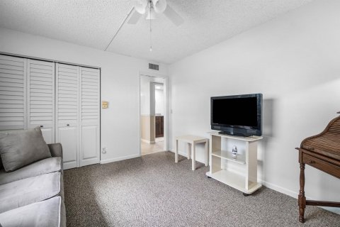 Condo in Delray Beach, Florida, 2 bedrooms  № 2389684 - photo 12