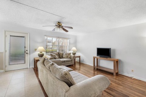 Condo in Delray Beach, Florida, 2 bedrooms  № 2389684 - photo 5