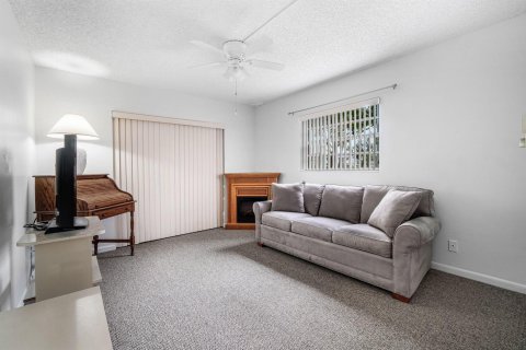 Condo in Delray Beach, Florida, 2 bedrooms  № 2389684 - photo 11