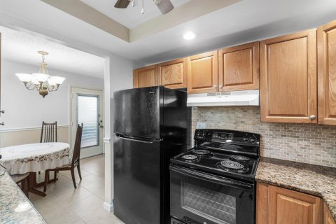 Condo in Delray Beach, Florida, 2 bedrooms  № 2389684 - photo 9