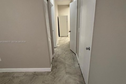Appartement à louer à Miami, Floride: 1 chambre, 60.39 m2 № 2368103 - photo 4