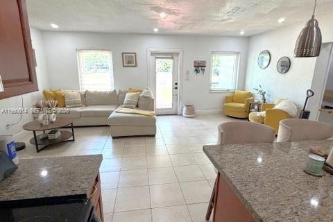 Casa en venta en Miami Gardens, Florida, 4 dormitorios, 173.82 m2 № 2058055 - foto 30
