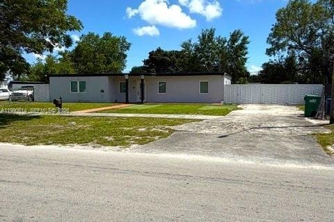 Casa en venta en Miami Gardens, Florida, 4 dormitorios, 173.82 m2 № 2058055 - foto 3