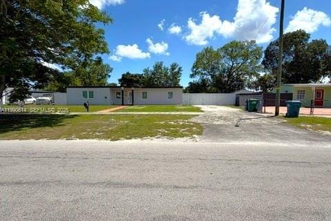 Casa en venta en Miami Gardens, Florida, 4 dormitorios, 173.82 m2 № 2058055 - foto 6