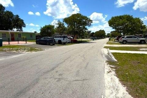 Casa en venta en Miami Gardens, Florida, 4 dormitorios, 173.82 m2 № 2058055 - foto 5