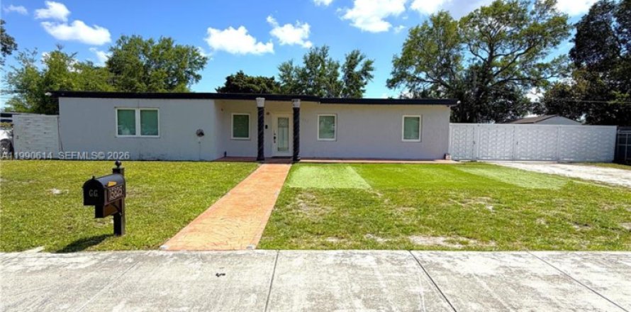 Casa en Miami Gardens, Florida 4 dormitorios, 173.82 m2 № 2058055