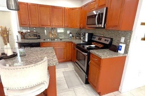Casa en venta en Miami Gardens, Florida, 4 dormitorios, 173.82 m2 № 2058055 - foto 24