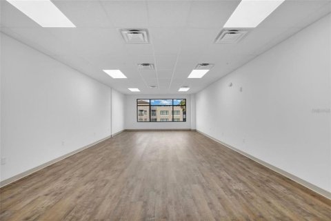 Immobilier commercial à louer à Orlando, Floride: 71.35 m2 № 1673114 - photo 6