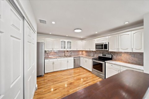 Villa ou maison à louer à Hialeah, Floride: 3 chambres, 206.34 m2 № 2178580 - photo 13