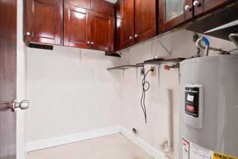Villa ou maison à louer à Hialeah, Floride: 3 chambres, 206.34 m2 № 2178580 - photo 29