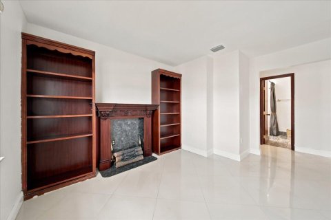 Villa ou maison à louer à Hialeah, Floride: 3 chambres, 206.34 m2 № 2178580 - photo 24