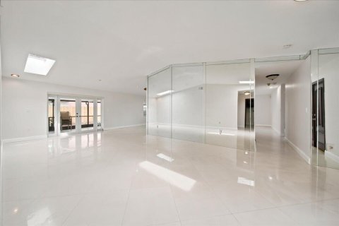 Villa ou maison à louer à Hialeah, Floride: 3 chambres, 206.34 m2 № 2178580 - photo 8