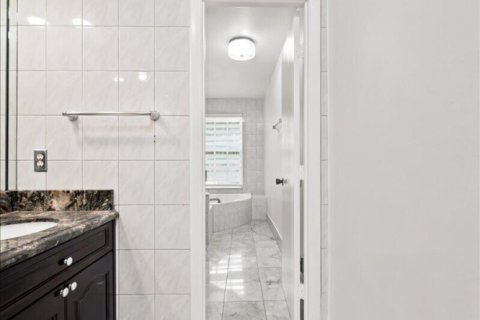 Villa ou maison à louer à Hialeah, Floride: 3 chambres, 206.34 m2 № 2178580 - photo 19
