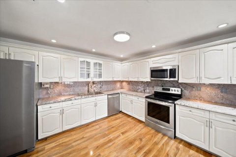 Villa ou maison à louer à Hialeah, Floride: 3 chambres, 206.34 m2 № 2178580 - photo 14
