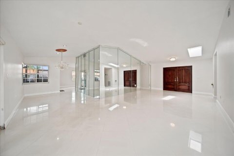 Villa ou maison à louer à Hialeah, Floride: 3 chambres, 206.34 m2 № 2178580 - photo 7
