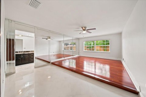 Villa ou maison à louer à Hialeah, Floride: 3 chambres, 206.34 m2 № 2178580 - photo 16