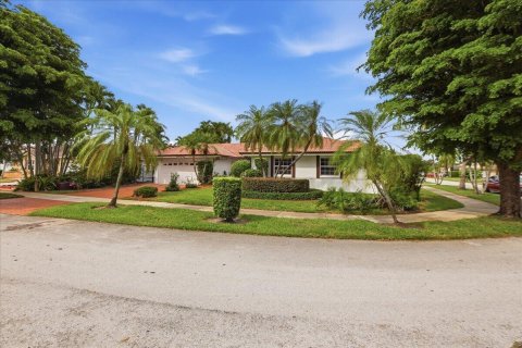 Villa ou maison à louer à Hialeah, Floride: 3 chambres, 206.34 m2 № 2178580 - photo 3