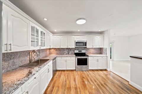 Villa ou maison à louer à Hialeah, Floride: 3 chambres, 206.34 m2 № 2178580 - photo 15