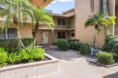 Copropriété à vendre à Tamarac, Floride: 2 chambres, 105.26 m2 № 1970476 - photo 5