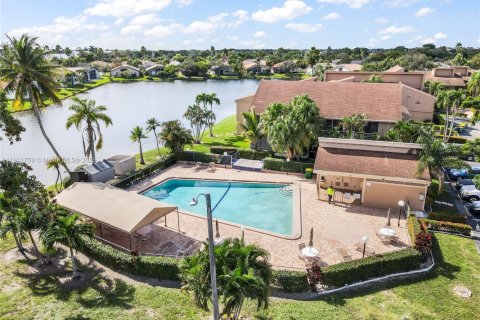 Copropriété à vendre à Tamarac, Floride: 2 chambres, 105.26 m2 № 1970476 - photo 2